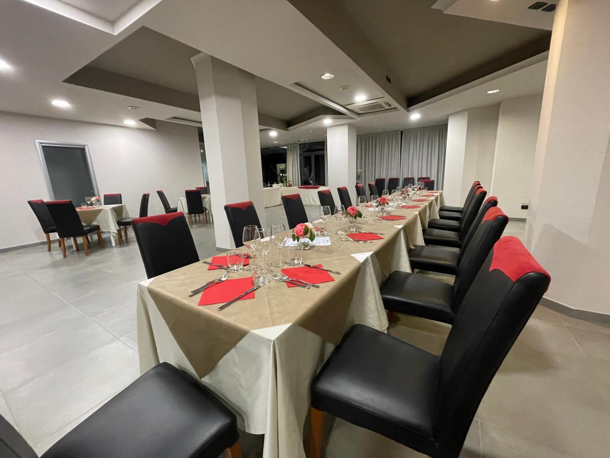 Hotel Le Ceramiche Montalto Uffugo Luaran gambar